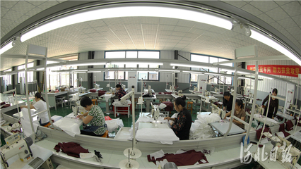 河北巨鹿:扶貧車(chē)間趕訂單