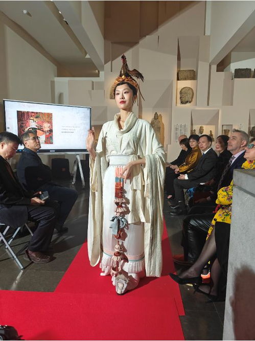 當(dāng)飛天遇到飛天 ,中國敦煌復(fù)原服飾展驚艷巴黎